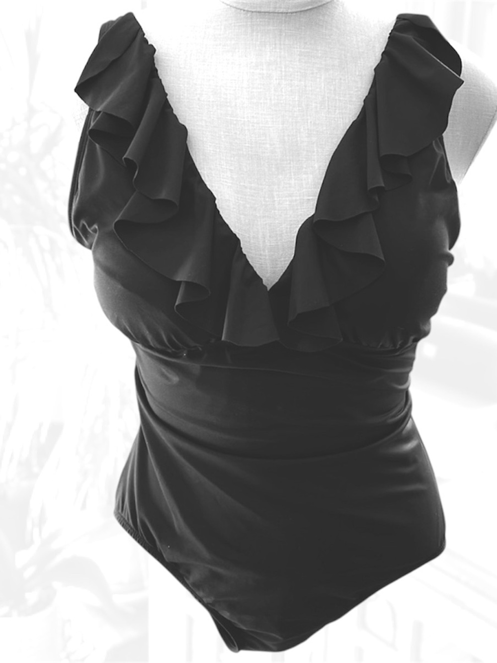 Beach House Size 12 One-Piece Swimsuit Deep-V w Ruffle Front 🖤 Stylish and Cute